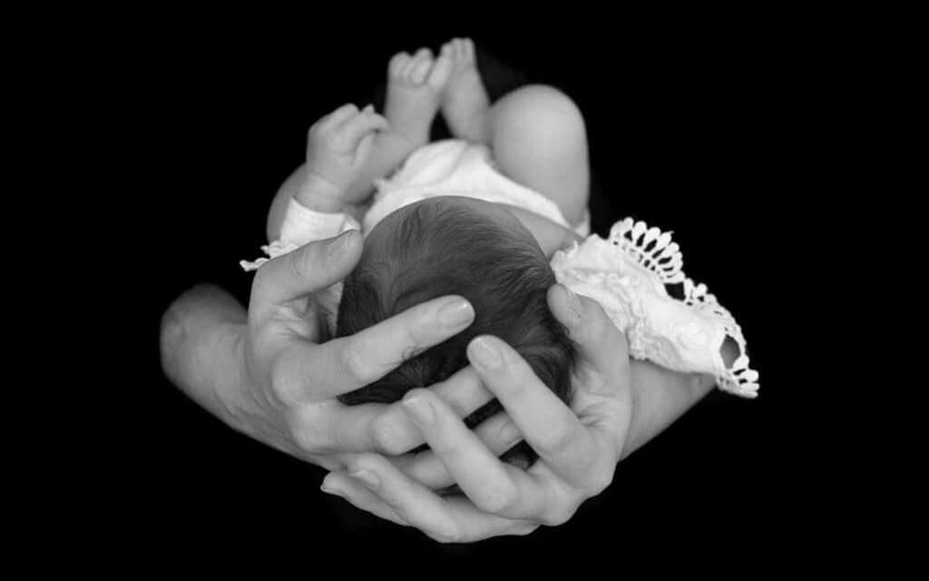 Megszületett Hosszú Katinka kislánya