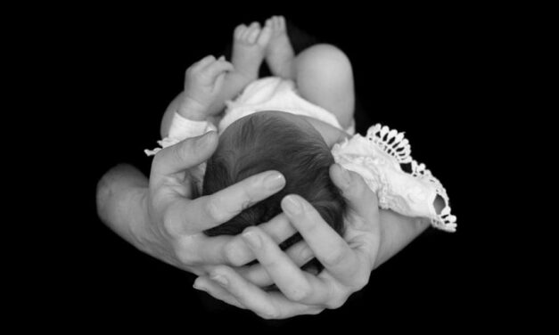 Megszületett Hosszú Katinka kislánya