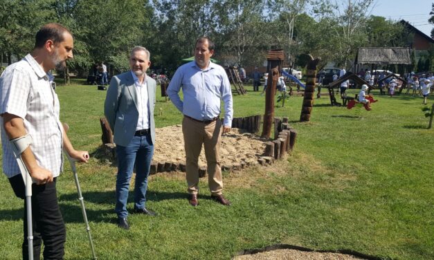 Három játszótér újult meg Magyarkanizsa területén a Szerbiai Kőolajipari Vállalatnak köszönhetően