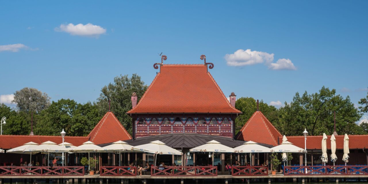 Medencét építenének a Palicsi-tóba