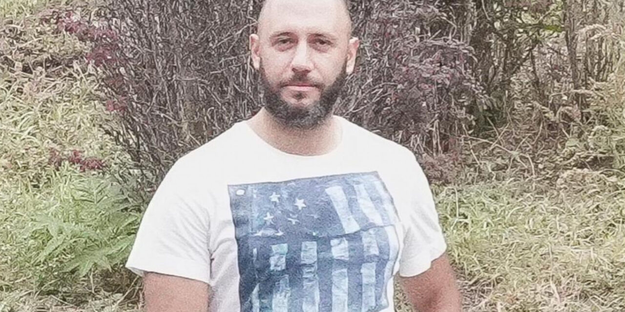 Kizuhant egy kislány egy ház ötödik emeletéről, de egy járókelő elkapta