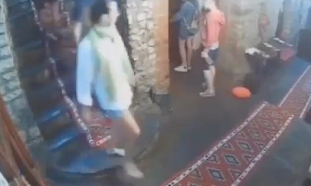 A miniszterelnök intézkedett a turisták kifizetetlen számlája miatt Albániában