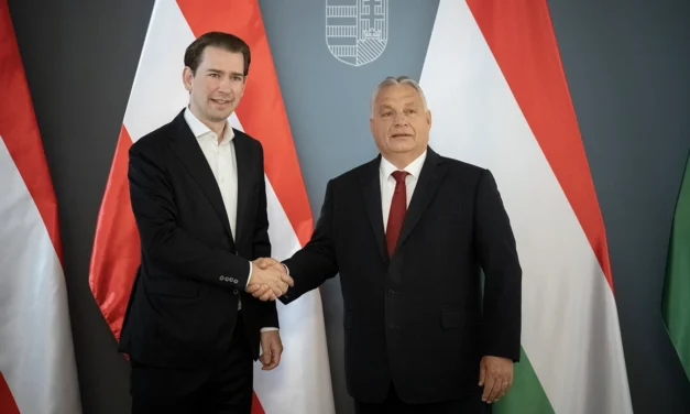 Orbán a vádemelés alatt álló Kurzot fogadta