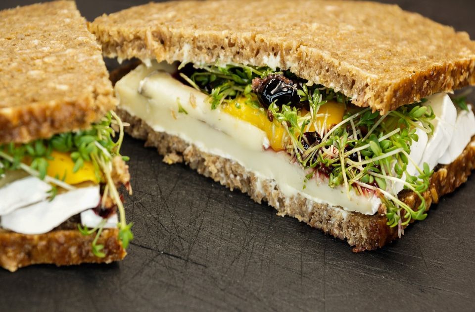 Megfizettették a szendvics félbevágását