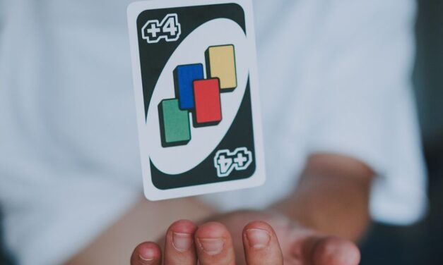 277 dolláros órabért ajánlanak napi négy óra Uno-játékért