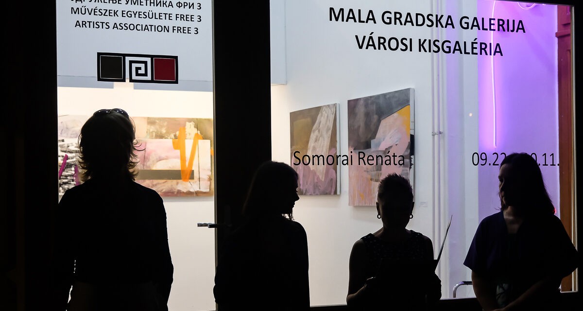Somorai Renáta alkotásaiból nyílt kiállítás a Városi Kisgalériában