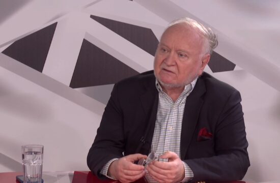 „Vučić Slobodan Miloševićet utánozza”