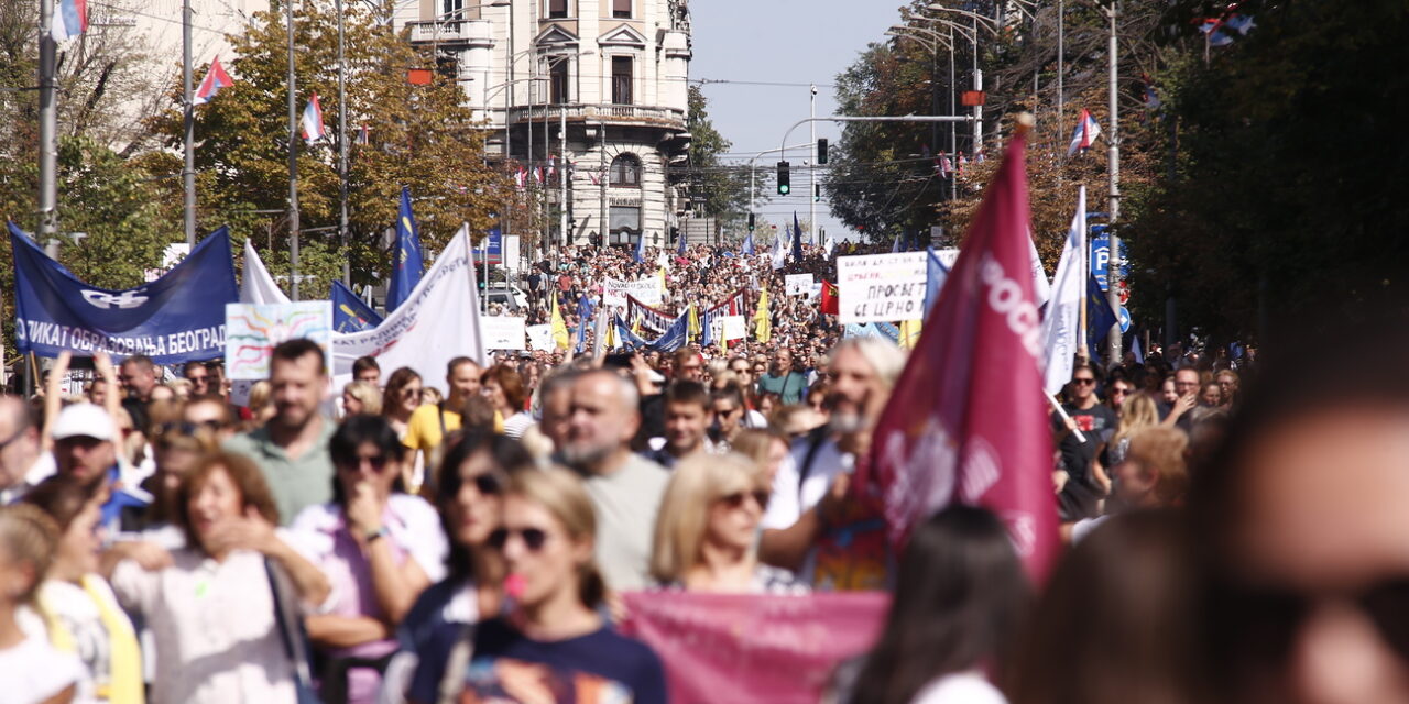 Tüntettek ma az oktatási szakszervezetek