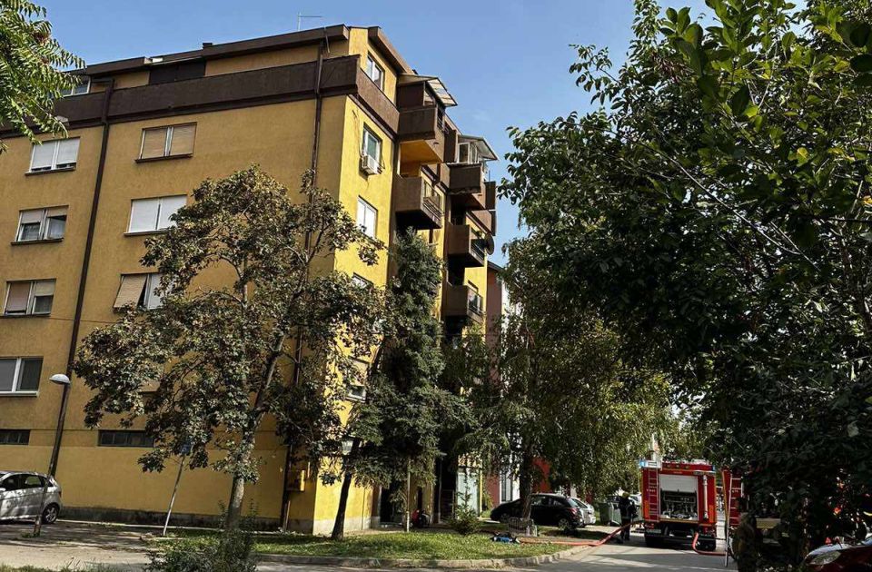 Az erkélyen főzőcskéztek, súlyos lakástűz lett a vége (Fotók)