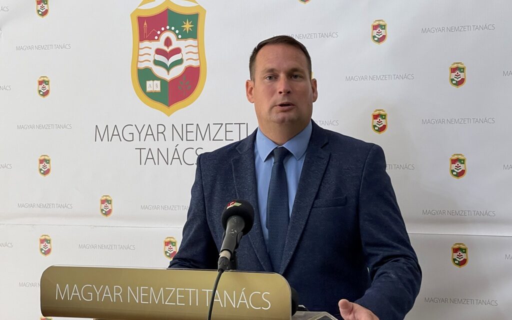 A Magyar Nemzeti Tanács elnöke telefonon kéri a polgárokat, szavazzanak a hatosra