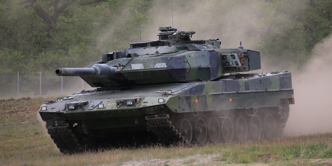 Harckocsikat kapott Svédországtól Ukrajna