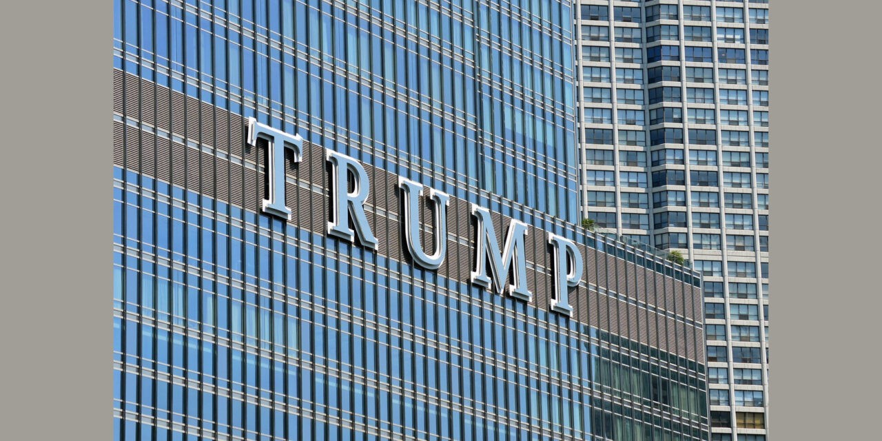 <span class="entry-title-primary">Trump jogerősen csaló</span> <span class="entry-subtitle">Megingott az „ingatlanügynök" cég- és névbirodalma</span>