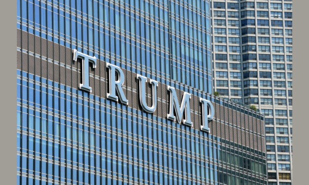 <span class="entry-title-primary">Trump jogerősen csaló</span> <span class="entry-subtitle">Megingott az „ingatlanügynök" cég- és névbirodalma</span>