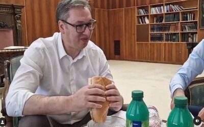 Vučić párizsit reggelizett, de nagyon kevés majonézt tett a szendvicsbe
