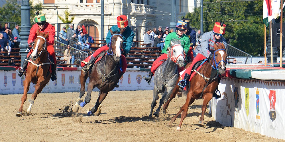 Zboray Viktória, világoszöldben, a 2022-es Nemzeti Vágtán (Fotó: Szappanos Veronika/SZMSZ)