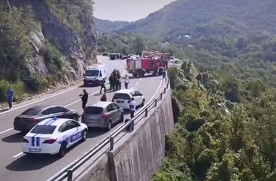 Őrizetbe vették a Montenegróban balesetet okozó busz sofőrjét