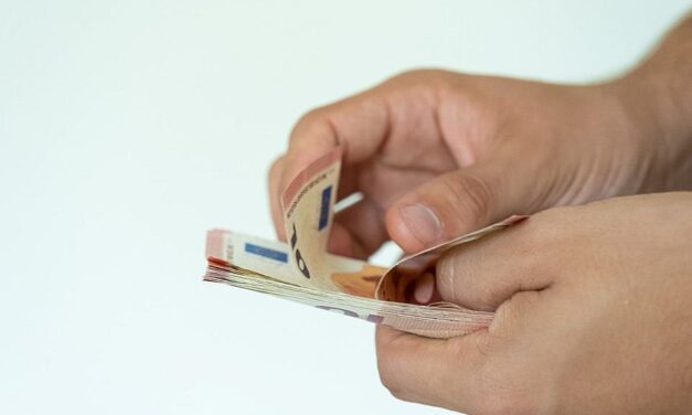 Nem nőhet az égig a közvállalat igazgatójának a fizetése