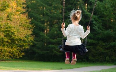 Populista pénzosztogatás helyett rendszerszintű támogatás kell a szülőknek