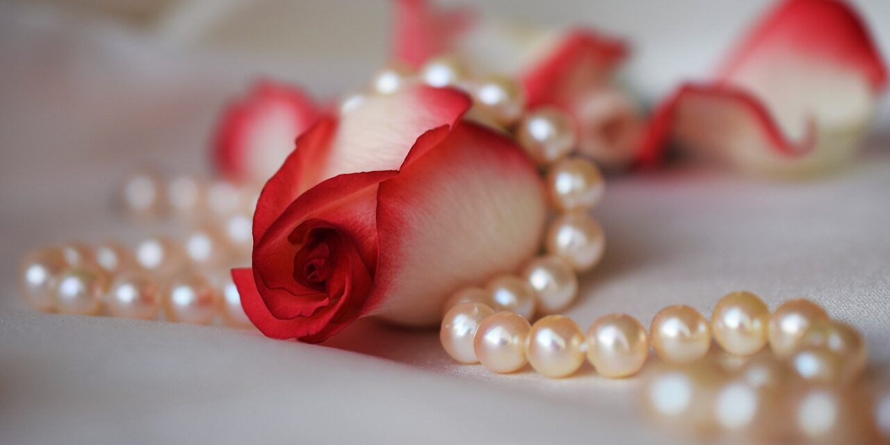A gyöngy ékszerek tökéletes választások az esküvőre