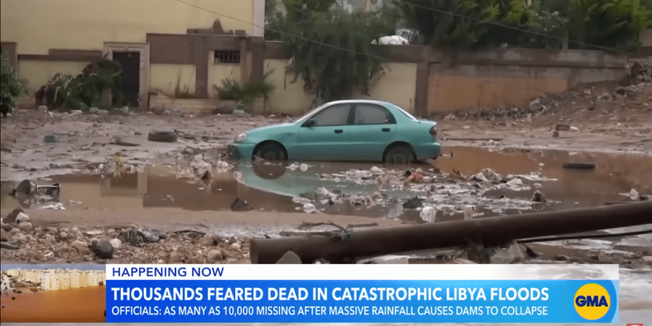 Holttestek tucatjai úsznak az utcákon