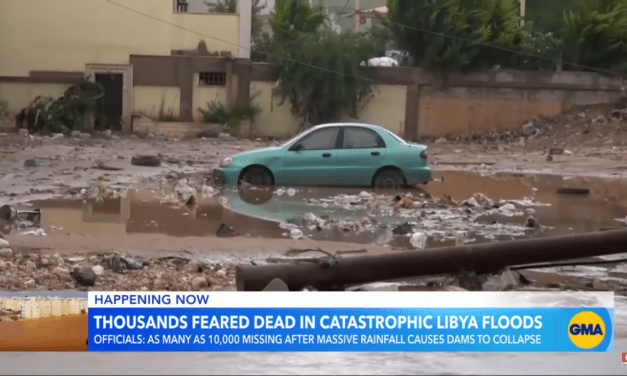 Holttestek tucatjai úsznak az utcákon