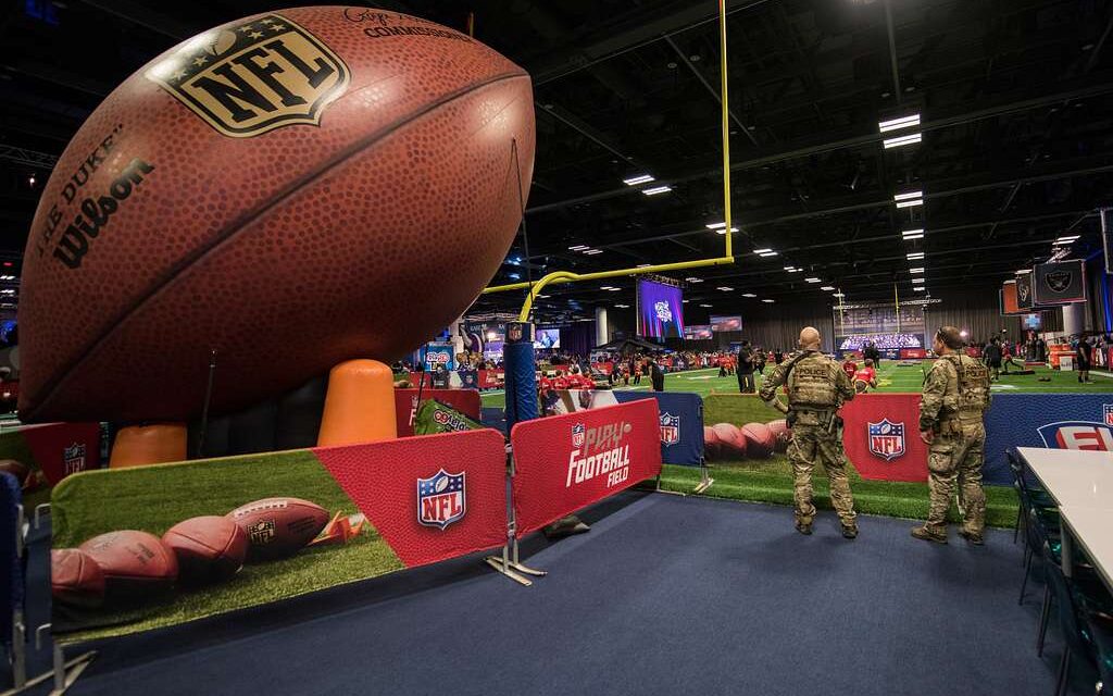 Usher lesz a Super Bowl sztárfellépője