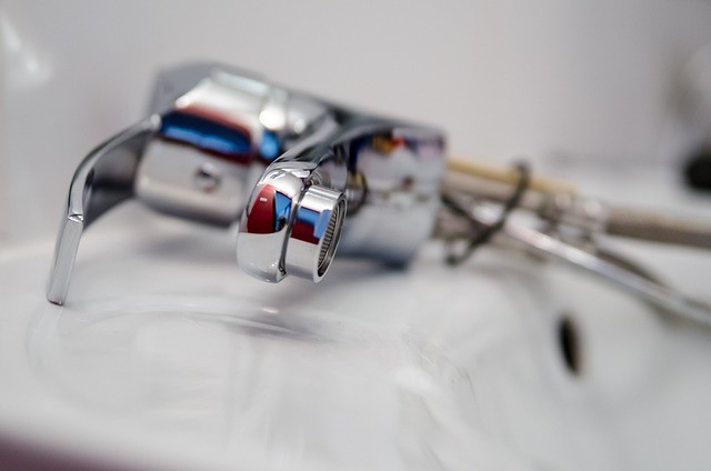 <span class="entry-title-primary">Csalók leselkednek a házfelújítókra</span> <span class="entry-subtitle">Szétverik a fürdőszobát, felveszik az előleget majd eltűnnek</span>