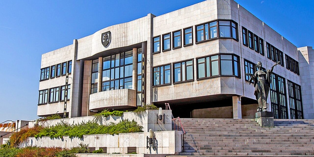 Előrehozott parlamenti választást tartanak szombaton Szlovákiában