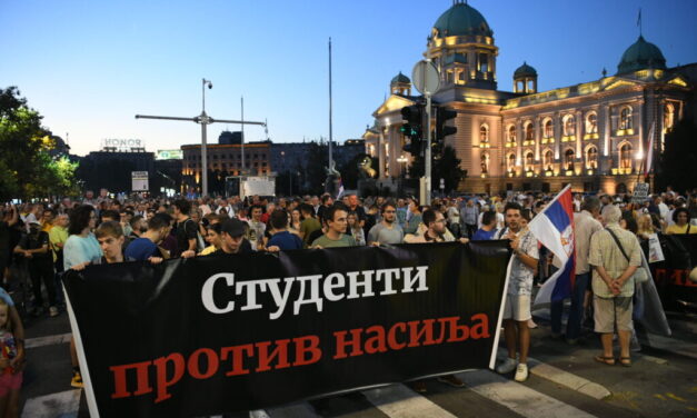 „Egyedül Vučić rendszere alkalmaz erőszakot”