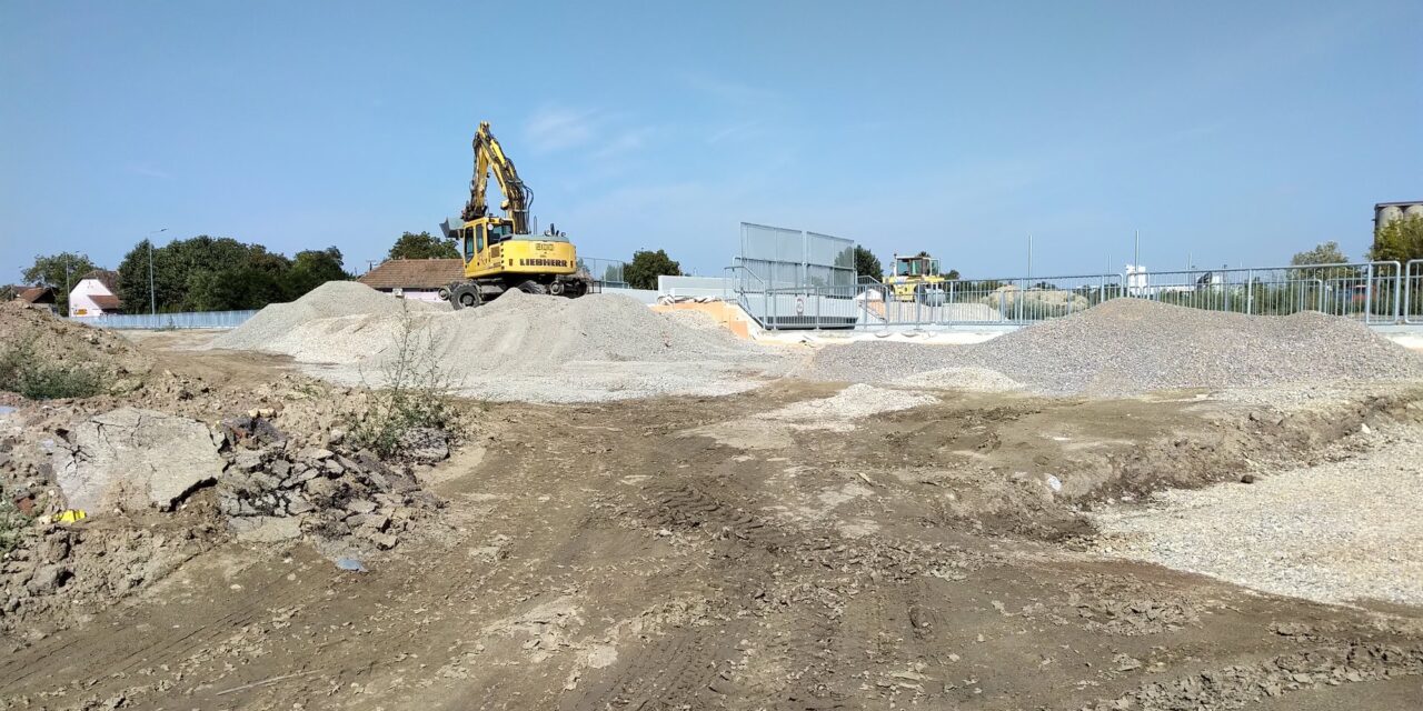 Megjavították a vasútépítés során megrongálódott kerítést Topolyán (Fotó)