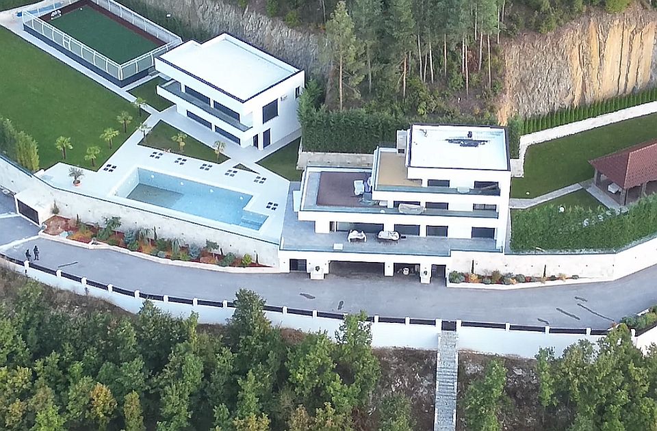 Sveçla: Ebben a villában lakott a koszovói zendülés szervezője, a térség Pablo Escobarja (Videóval)