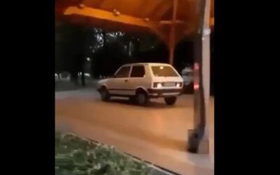 Zentán a központi parkban száguldozott a yugós (videó)