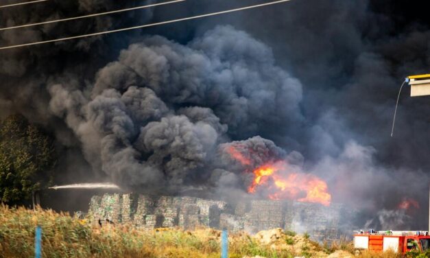 Továbbra is ég a műanyag Eszéken