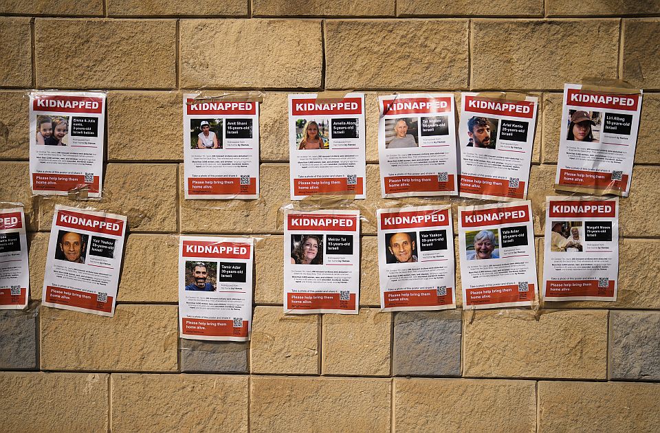 A szerb állampolgárságú izraeli túszt, Alont is várja haza a családja