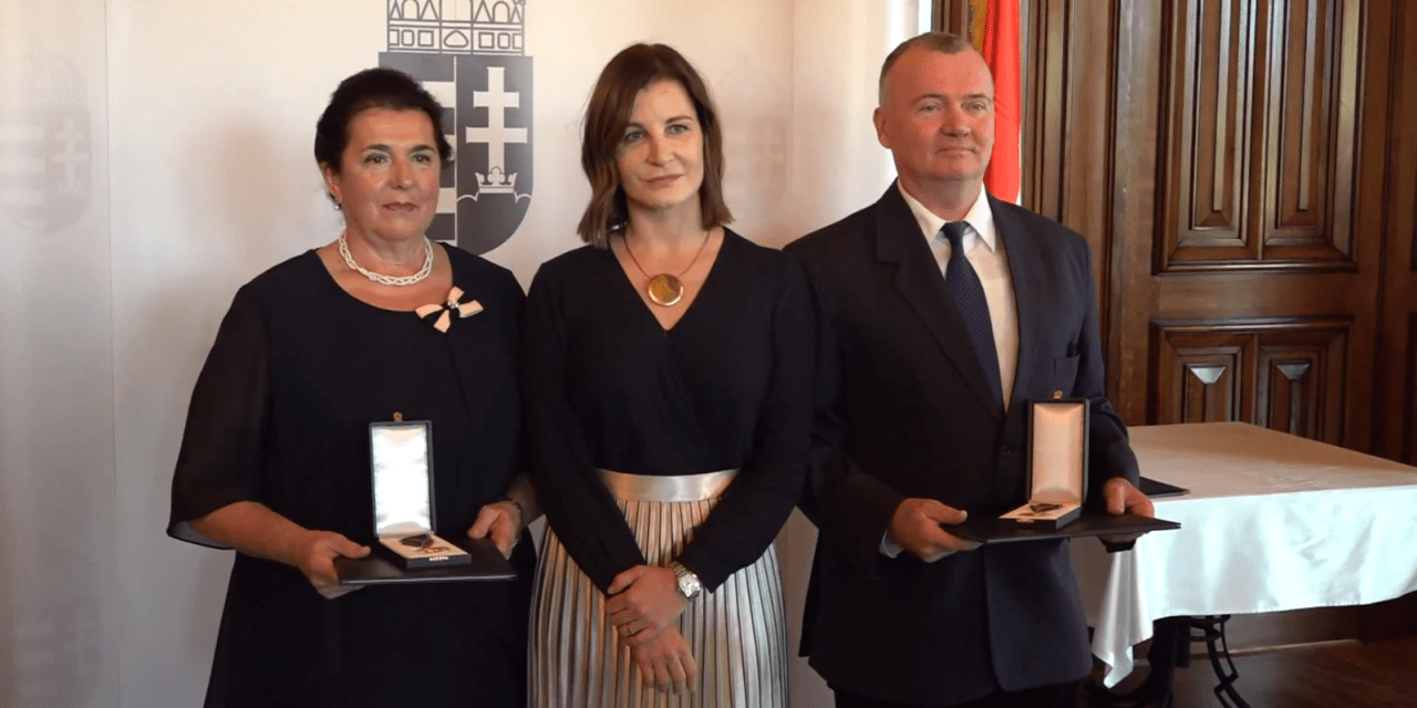 Magyar Arany Érdemkereszttel tüntették ki Mezei Zsuzsannát és Molnár Tibort