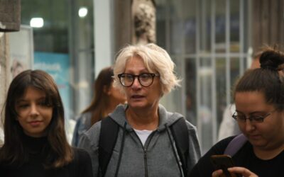 A háborús bűnös falfestményét megdobáló aktivista kész börtönbe vonulni