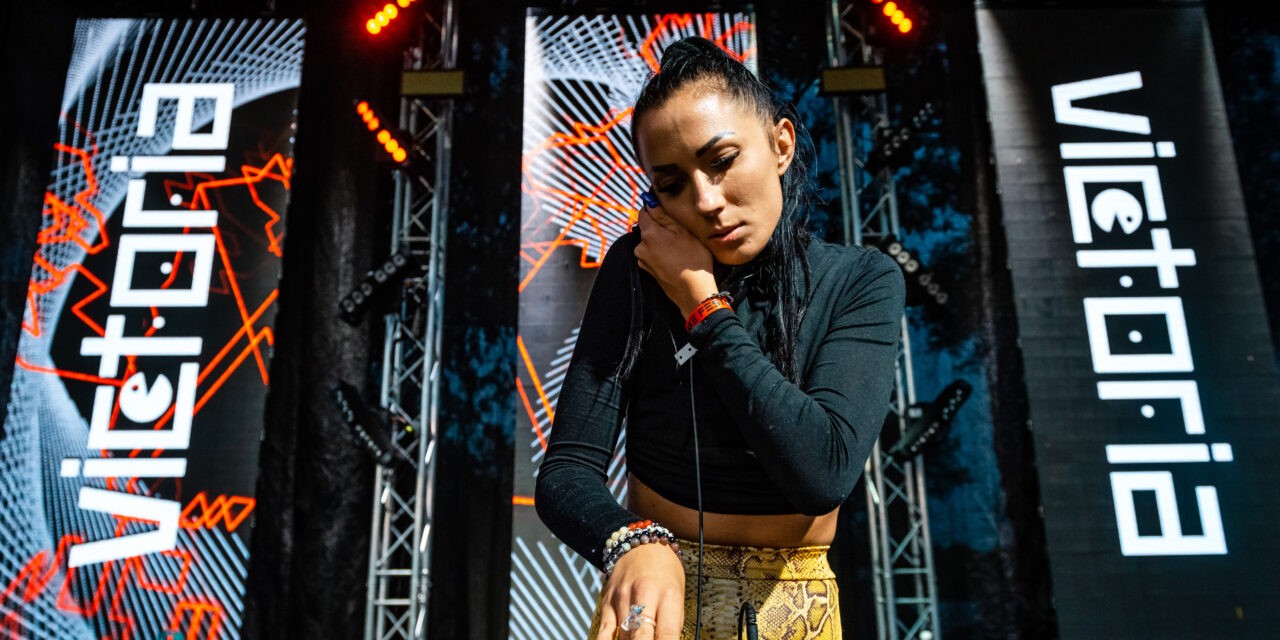 <span class="entry-title-primary">Több ezer jelentkező közül került be a tíz legjobb közé a csantavéri DJ</span> <span class="entry-subtitle">Kovács Káka Viktória, vagyis VICTORIA a madridi versenyen is a győzelmet tűzte ki célul</span>