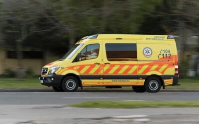 Autóbuszt borított fel a viharos szél Magyarországon, többen megsérültek