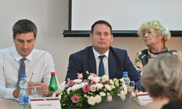 Magyar Nemzeti Tanács: Technikai hiba miatt nem kapott meghívót a Családi Kör és a Szabad Magyar Szó