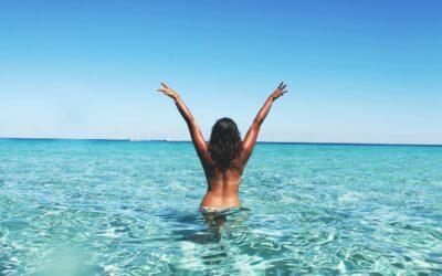 Mostantól bikinifelső nélkül is lehet úszni és napozni Amszterdamban