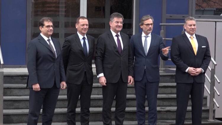 Februárra jogilag kötelező érvényű megállapodást várnak Belgrádtól és Pristinától