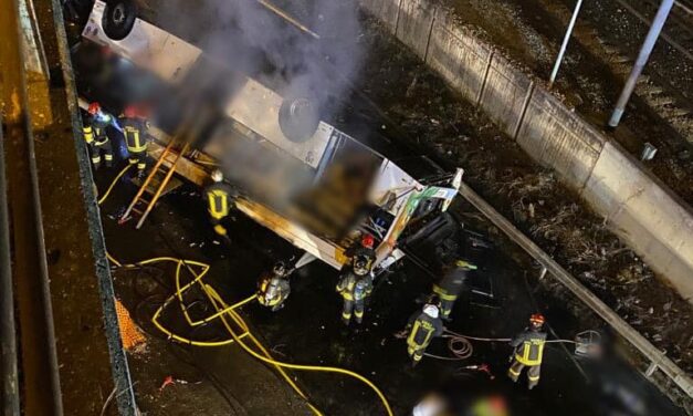 Tragikus buszbaleset Velencénél, legalább huszonegyen meghaltak