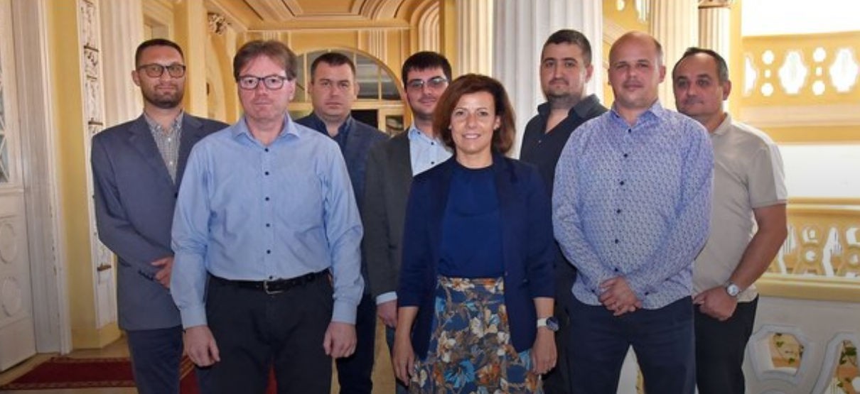 A VMSZ egy éve megszavazta az óvodai ellátás drágulását, most azzal kampányolnak, hogy csökkenteni kell az árat