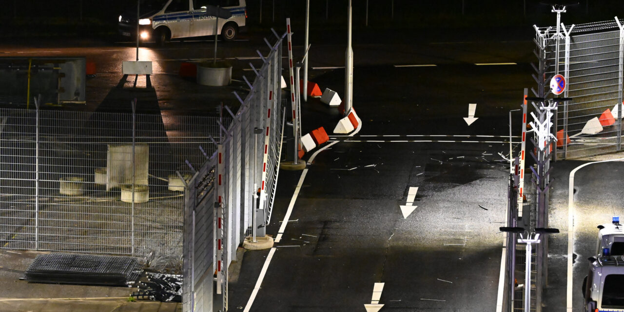 <span class="entry-title-primary">Autójával behajtott a hamburgi repülőtérre egy fegyveres férfi</span> <span class="entry-subtitle">A tárgyalások egész éjjel tartottak</span>