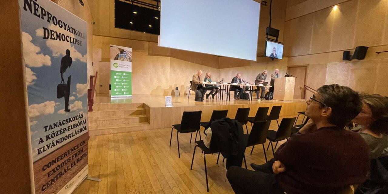 <span class="entry-title-primary">Szembesülés híján önmaga karikatúrájává válhat a kisebbségi autonómia</span> <span class="entry-subtitle">Ha ez így megy tovább, a vajdasági magyarság folklorisztikus elemmé degradálódik - Népfogyatkozás-konferencia Budapesten</span>