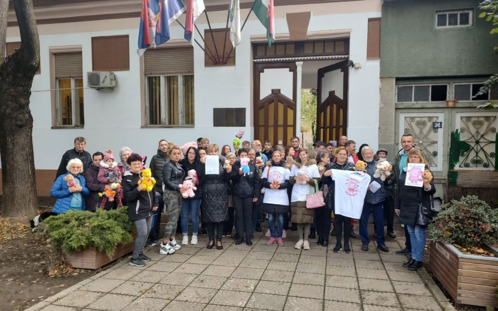 „Martináért” – Átadták a topolyai szociális központ igazgatójának leváltását követelő petíciót