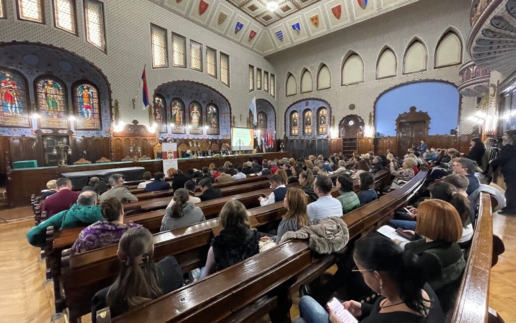 <span class="entry-title-primary">Van, akit csak megemlítenek, van, aki teljesen kimaradt a kulturális stratégiából</span> <span class="entry-subtitle">Sokan tapsoltak és dicsérték, mások szerint szemináriumi munka szintjén van a dokumentum</span>