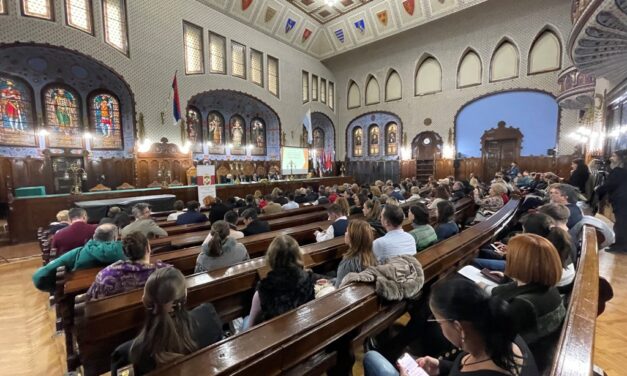 <span class="entry-title-primary">Van, akit csak megemlítenek, van, aki teljesen kimaradt a kulturális stratégiából</span> <span class="entry-subtitle">Sokan tapsoltak és dicsérték, mások szerint szemináriumi munka szintjén van a dokumentum</span>