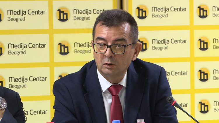 Fizikai támadás érte az egyik ellenzéki politikust, a városi cég igazgatója rontott rá