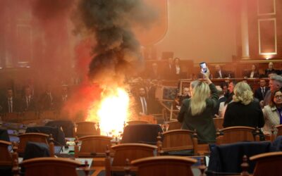 Így tüntet a parlamenti ellenzék Albániában